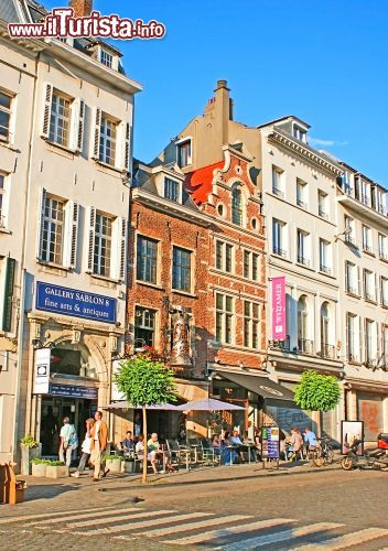 Immagine Place du Grand Sablon è uno degli angoli tipici del centro di Bruxelles - © eFesenko / Shutterstock.com