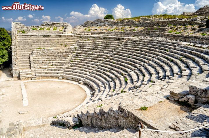 Immagine Il teatro greco di Segesta, uno dei capolavori della Sicilia greca nella porzione occidentale dell'isola