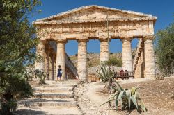 Il Tempio Grande di Segesta, il capolavoro in stile dorico del sito archeologico siciliano- © Lev Levin / Shutterstock.com 