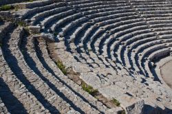 Un particolare delle gradinate del teatro greco di Segesta in Sicilia