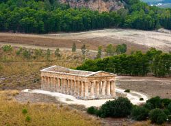 Vista dall'alto del tempio dorico di Segesta, Sicilia