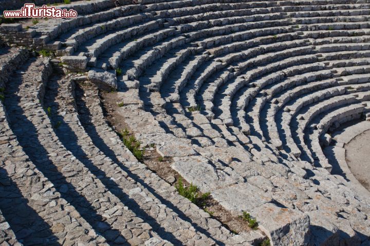 Immagine Un particolare delle gradinate del teatro greco di Segesta in Sicilia