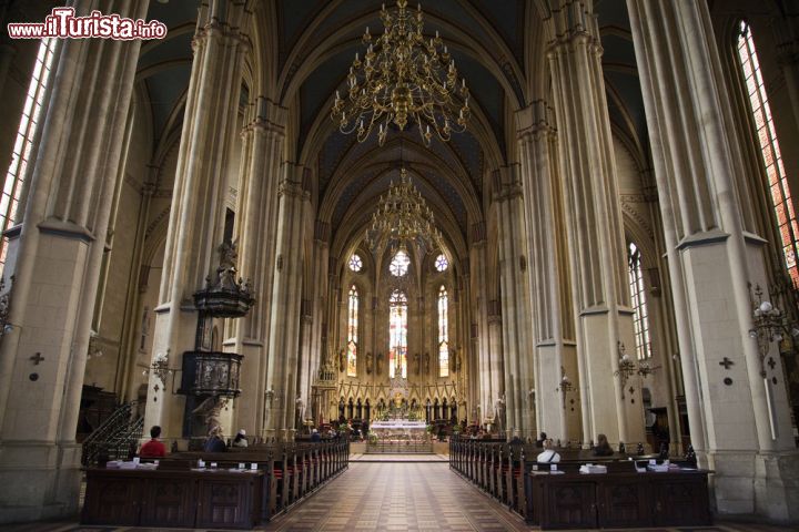 Immagine L'interno gotico della Cattedrale di Zagabria - © umut sevdin / Shutterstock.com