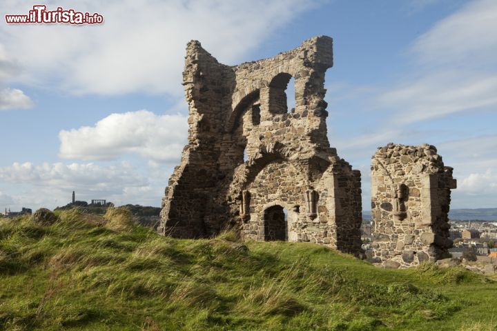 Immagine Le rovine della St. Anthony's Chapel a Holyrood Park, Edimburgo