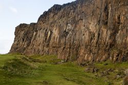 I basalti colonnari nella zona dei Salisbury Crags nel parco di Holyrood Park a Edimburgo
