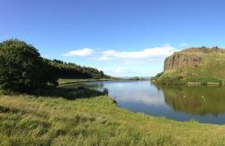 St Margaret's Loch il lago di Holyrood Park a Edimburgo