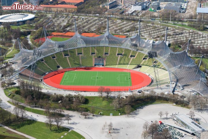 Immagine Vista aerea dello stadio olipico di Monaco di Baviera - © tichr / Shutterstock.com
