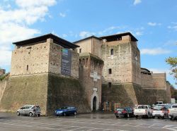 Castel Sismondo a Rimini in stile Medievale-Rinascimentale - di Sailko - Opera propria, CC BY-SA 3.0, Wikipedia