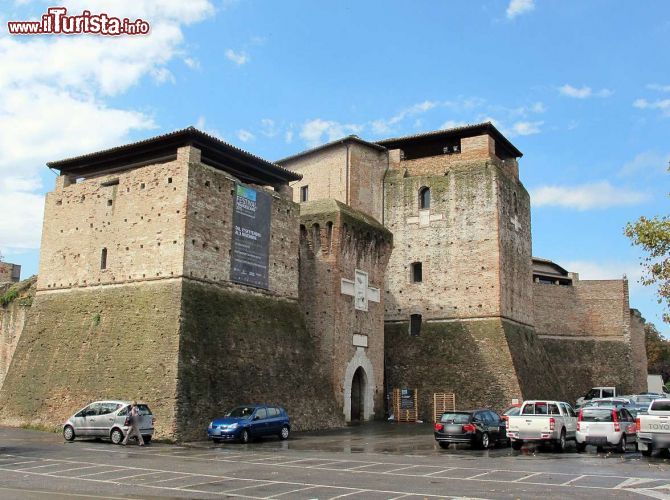 Immagine Castel Sismondo a Rimini in stile Medievale-Rinascimentale - di Sailko - Opera propria, CC BY-SA 3.0, Wikipedia
