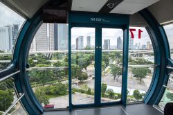 Dentro ad una cabina della ruota panoramica Singapore Flyer - © Victor Maschek / Shutterstock.com 