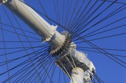 Un particolare della struttura portante di Singapore Flyer, la ruota panoramica più alta di tutta l'Asia - © Milind Arvind Ketkar / Shutterstock.com 