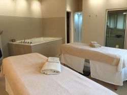 Letti per massaggi alla Spa delle Terme di Bibione, Laguna Veneta