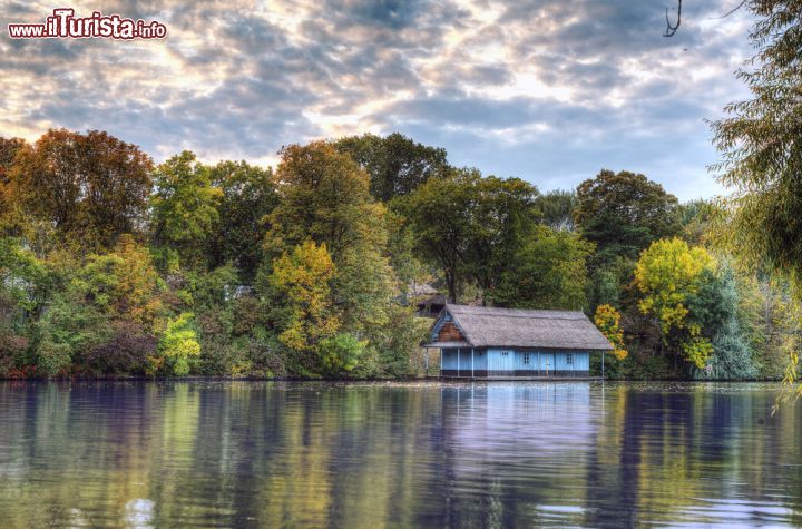 Immagine Il lago Herastrau, formato dal fiume Dâmbovița, è il fulcro dell'omonimo parco di Bucarest