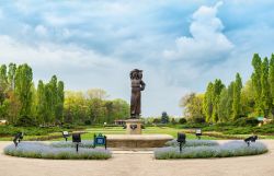 La fontana Modura si trova all'interno del Herastrau Park a Bucarest - © Daniel Caluian / Shutterstock.com 