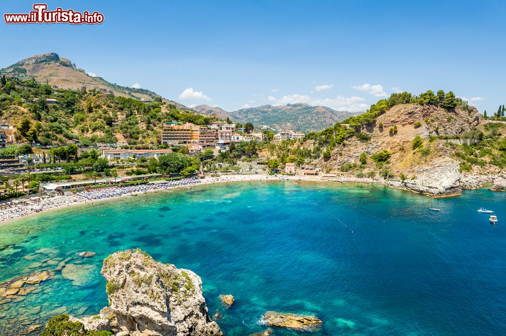 Immagine Il panorama dall'Isolabella e la vicina spiaggia di Taormina, in Sicilia