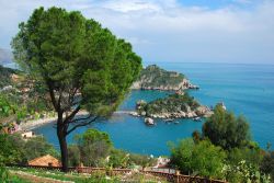 La penisola di Isola Bella a Taormina, in Sicilia