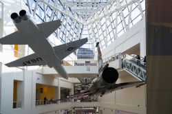Aerei militari USA esposti nel Aerospace Museum del California Science Center a Los Angeles