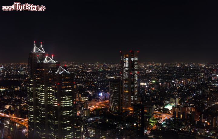 Immagine Grattacieli di Shinjuku fotografati di notte dall'hotel Park Hyatt di Tokyo