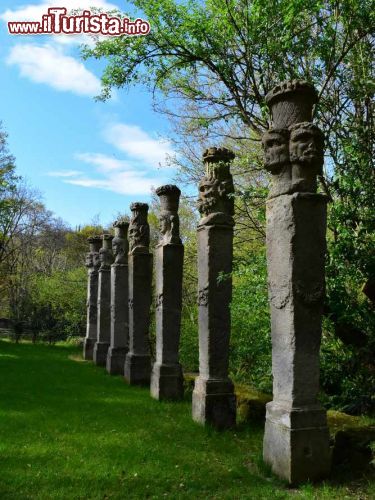 Immagine Visita al Parco dei Mostri di Bomarzo, conosciuto anche come la Villa delle Meraviglie - © ValerioMei / Shutterstock.com