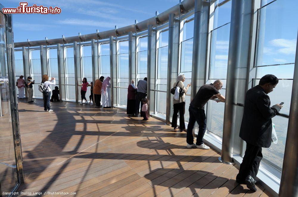 Immagine La piattaforma d'osservazione del grattacielo Burj Khalifa a Dubai - © Philip Lange / Shutterstock.com