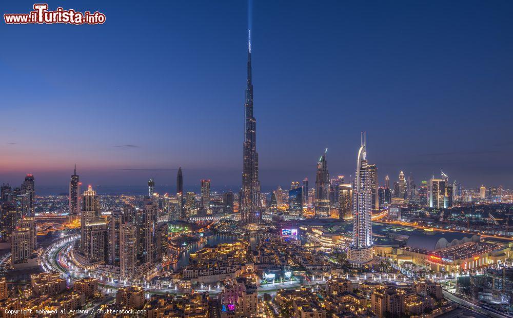 Immagine La Skyline di Dubai con al centro Burj Khalifa il grattacielo piu alto del mondo - © mohamed alwerdany / Shutterstock.com