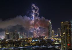 Capodanno a Dubai: la torre Burj Khalifa avvolta ...