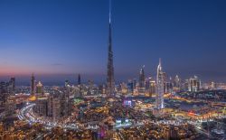 La Skyline di Dubai con al centro Burj Khalifa ...
