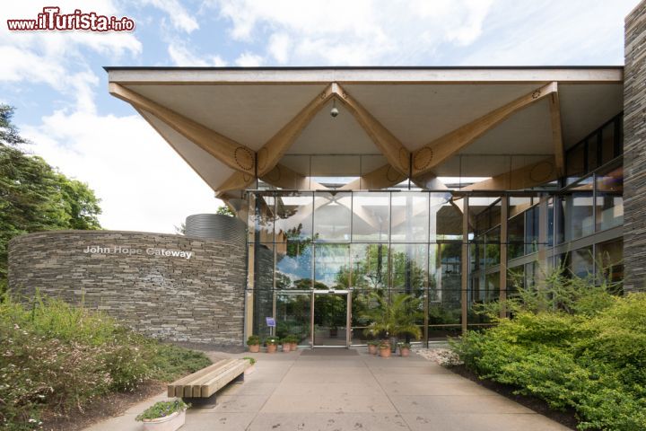 Immagine John Hope Gateway entrance e centro visitatori del Royal Botanic Garden di Edimburgo  - © kay roxby / Shutterstock.com