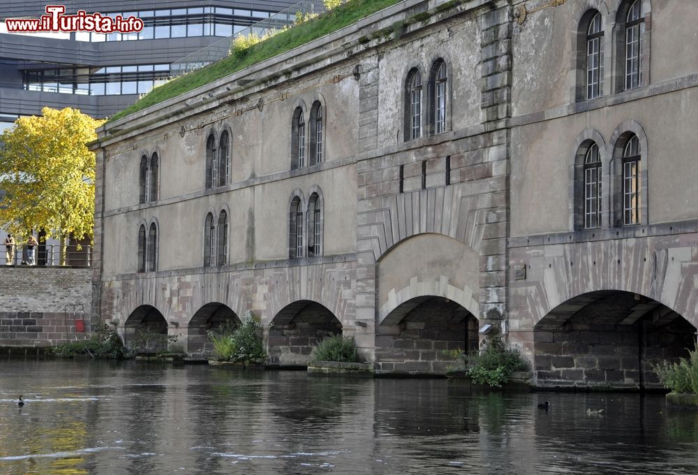 Immagine La diga militare del Barrage Vauban si trova sul fiume Ill a Strasburgo