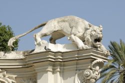 Un dettaglio dell'ingresso storico dello zoo di Roma, oggi Bioparco