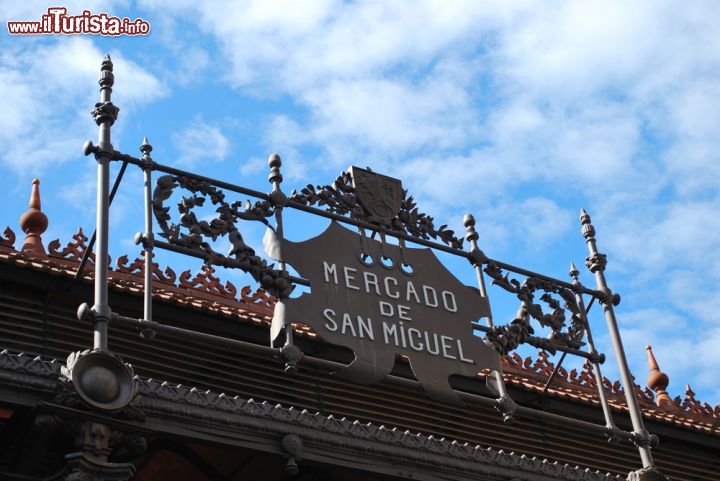Immagine Insegna del mercato di San Michele in centro a Madrid