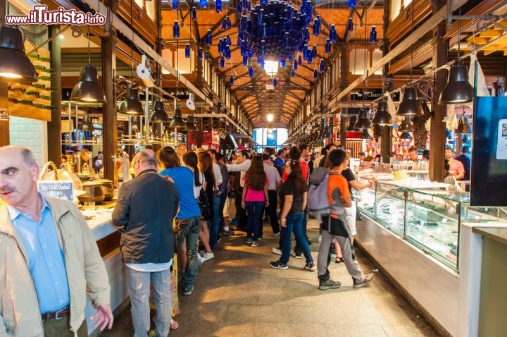 Immagine La visita alle leccornie gastronomiche del Mercado de San Miguel, Madrid  - ©  Vlad Teodor / Shutterstock.com