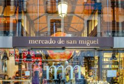 Lo storico mercato madrileno di Mercado de San Miguel a Madrid - ©  Boris-B / Shutterstock.com