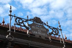 Insegna del mercato di San Michele in centro a Madrid