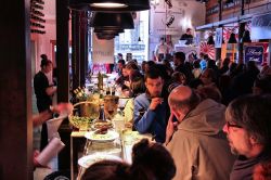 Tapas e degustazioni al Mercado San Miguel in centro a Madrid - ©  Tupungato / Shutterstock.com