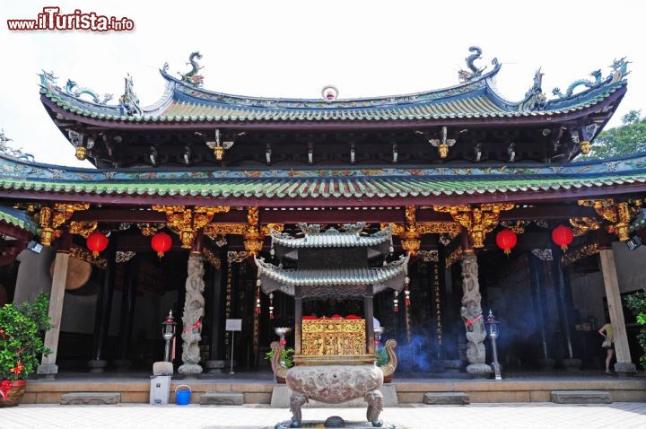 Immagine La visita al tempio cinese di Singapore: Thiam Hock Keng Temple si trova nel centro della città