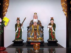 Alcune statue dentro al Thian Hock Keng Temple di Singapore