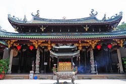 La visita al tempio cinese di Singapore: Thiam Hock Keng Temple si trova nel centro della città