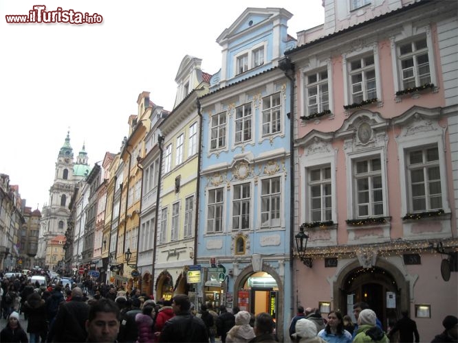 La via dell'oro dove troverai compressi il 90% dei turisiti che vengono a Praga