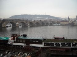 Ponte Carlo andando verso Mala Strana
