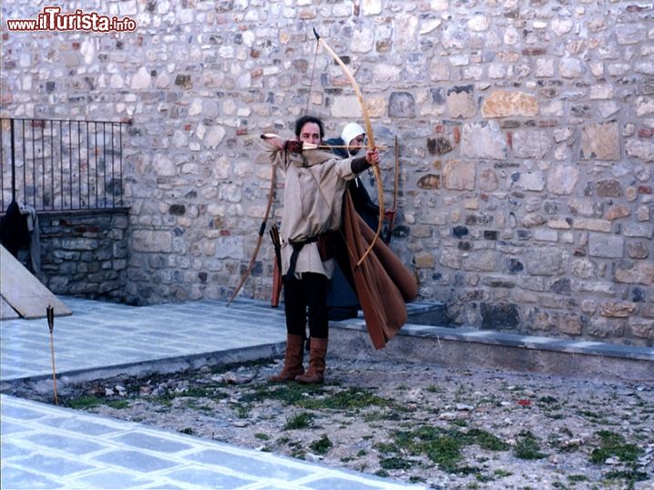 Immagine Dimostrazione di tiro con l'arco al Museo del Figurino Storico di Calenzano - © www.museofigurinostorico.it