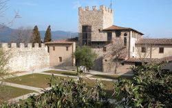 Il giardino del Castello di Calenzano che ospita il Museo dei Soldatini - © www.museofigurinostorico.it