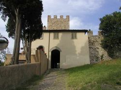 L'ingresso al Castello di Calenzano che ospita il Museo dei soldatini - © www.museofigurinostorico.it