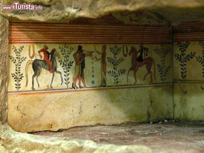Immagine Ricostruzione di una tomba etrusca al Museo del figurino storico di Calenzano - © www.museofigurinostorico.it