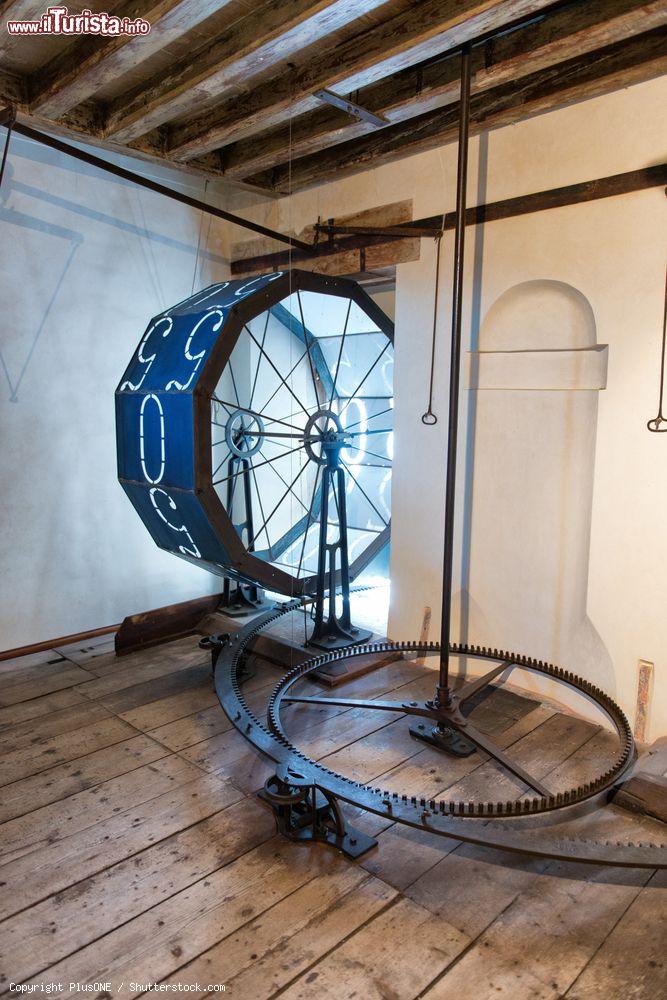 Immagine La visita ai meccanismi dell'orologio in Piazza San Marco a Venezia, all'interno della Torre dell'Orologio - © PlusONE / Shutterstock.com