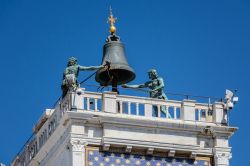 I due Mori in cima alla Torre dell'Orologio di Venezia, in Piazza San Marco