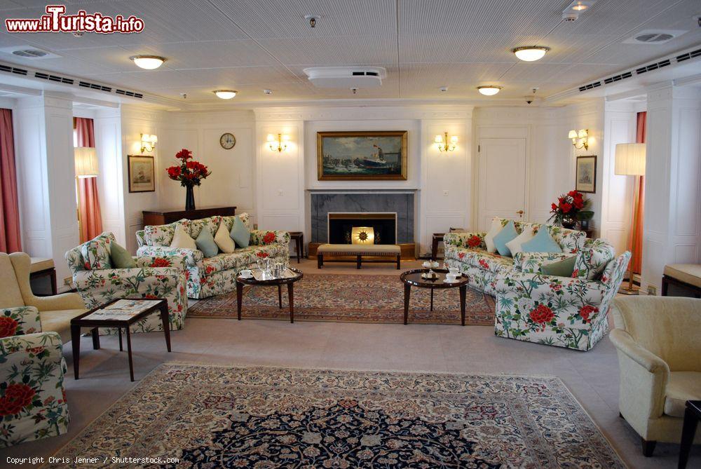 Immagine Gli interni eleganti del Royal Yacht Britannia la nave museo ormeggiata nel porto di Edimburgo - © Chris Jenner / Shutterstock.com