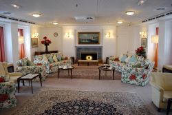 Gli interni eleganti del Royal Yacht Britannia la nave museo ormeggiata nel porto di Edimburgo - © Chris Jenner / Shutterstock.com