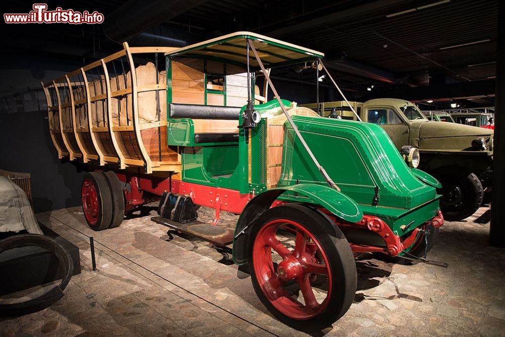 Immagine Uno storico Camion nella collezione di veicoli del Museodei  Motori a Riga in Lettonia - © Roberto Cornacchia / www.robertocornacchia.com