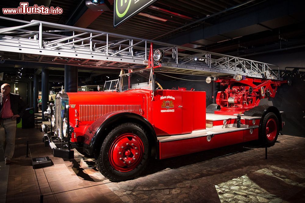 Immagine Un mezzo dei Pompieri di Riga al Museo dei Motori della capitale della Lettonia - © Roberto Cornacchia / www.robertocornacchia.com